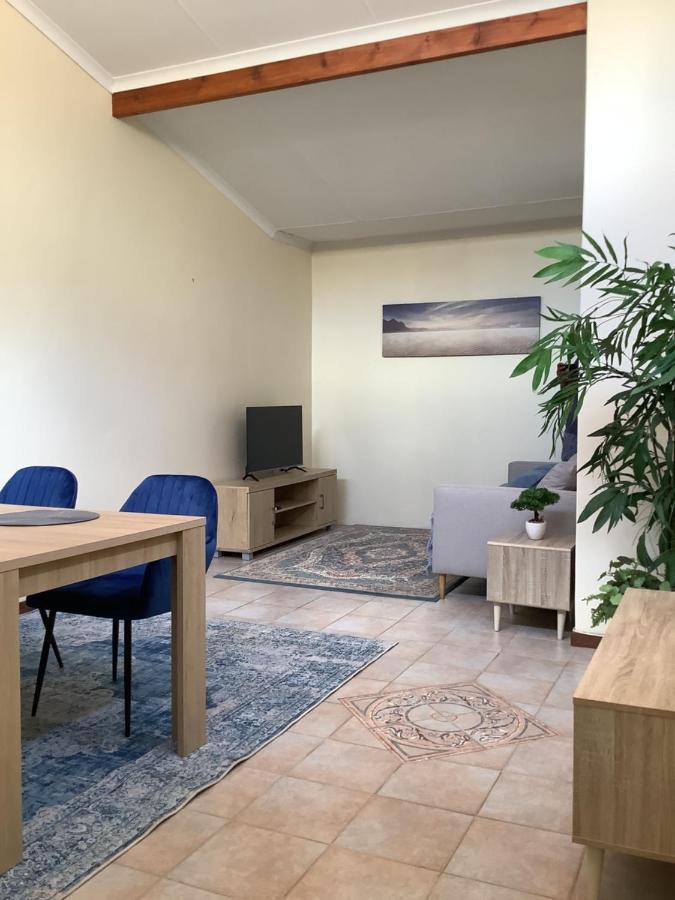 Impala Suite -Entire Unit- 2 Bedroom With 1 Ensuite Bathroom ليديسميث المظهر الخارجي الصورة