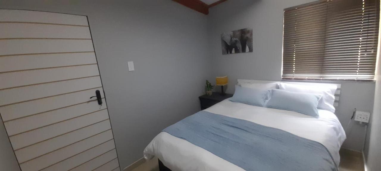 Impala Suite -Entire Unit- 2 Bedroom With 1 Ensuite Bathroom ليديسميث المظهر الخارجي الصورة